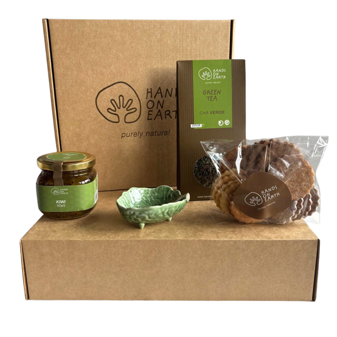 Cabaz Delícias Portuguesas Hands on Earth com compota artesanal de kiwi, chá verde biológico e bolachas caseiras em caixa premium, ideal para presente gourmet.